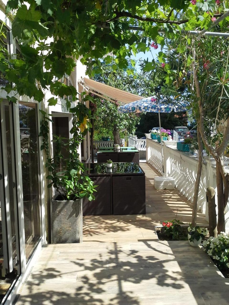 Apartments Happy Island Rab 라브 외부 사진